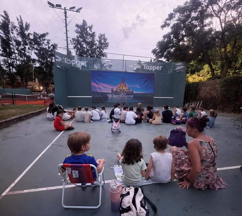 colonia de L'Aviron, cine infantil