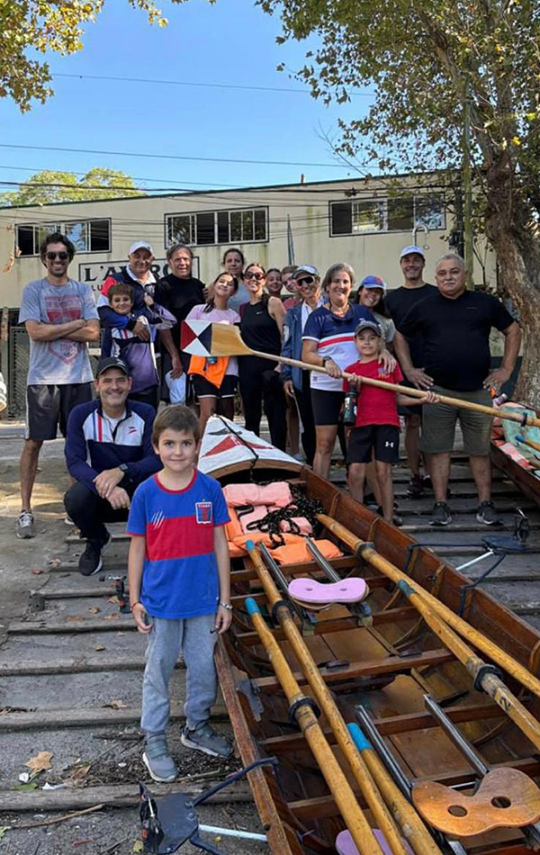 familias por salir a remar en L'Aviron