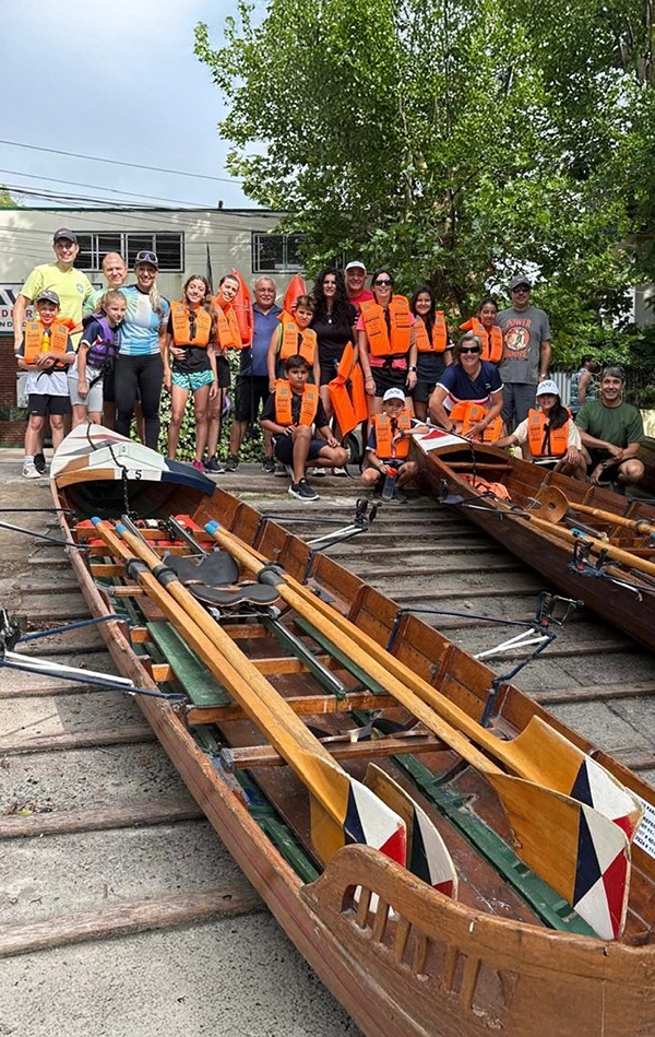 familias por salir a remar en L'Aviron