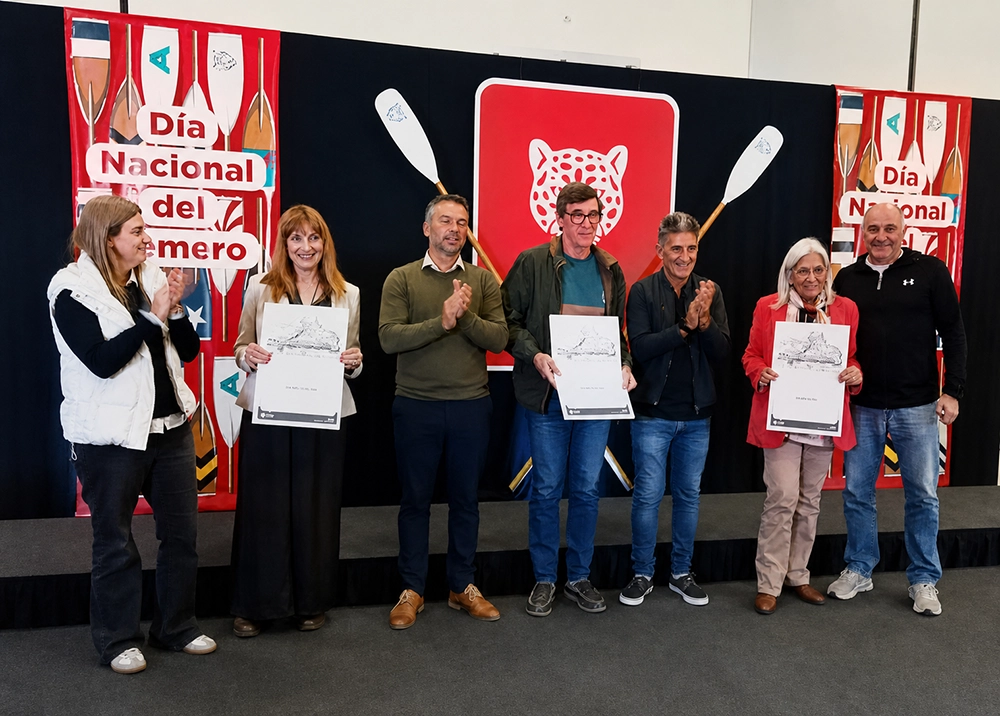 Premiación a remeros de L'Aviron
