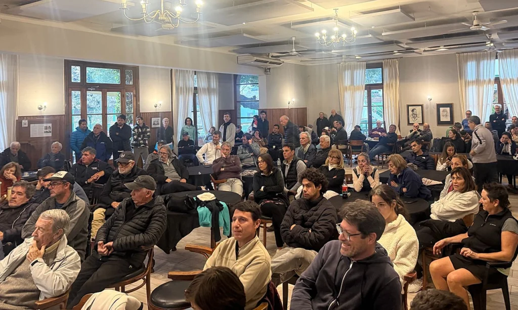 Asamblea de socios en L'Aviron