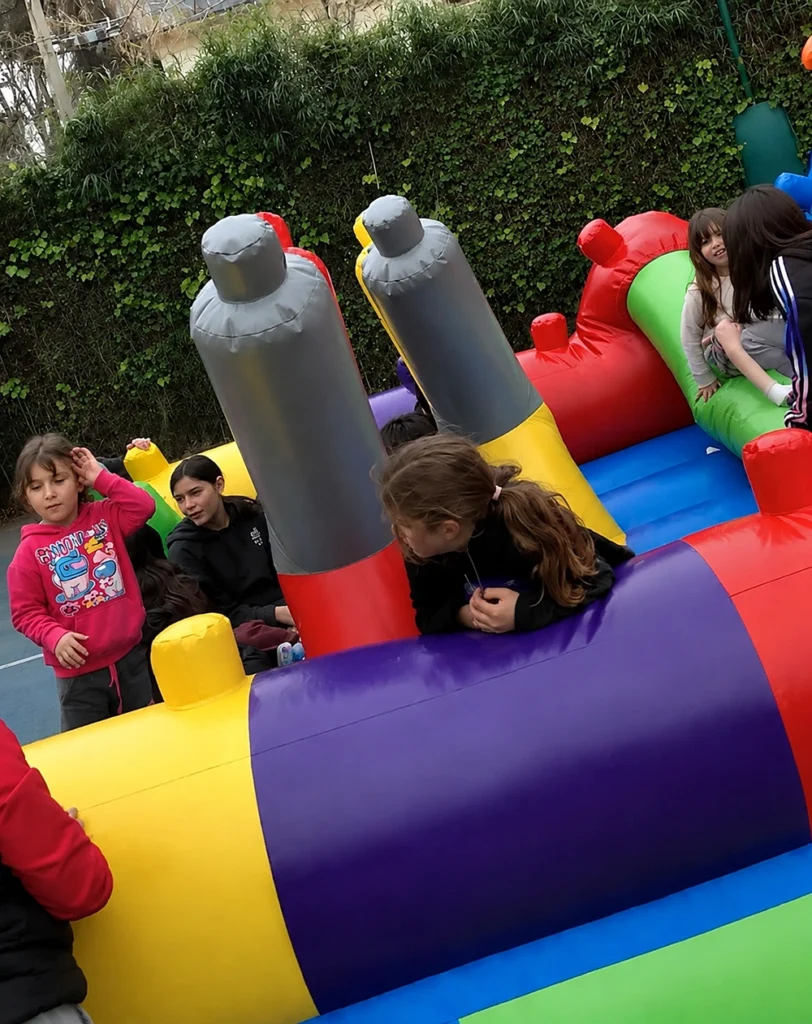 Festejo del día de la niñez en L'Aviron