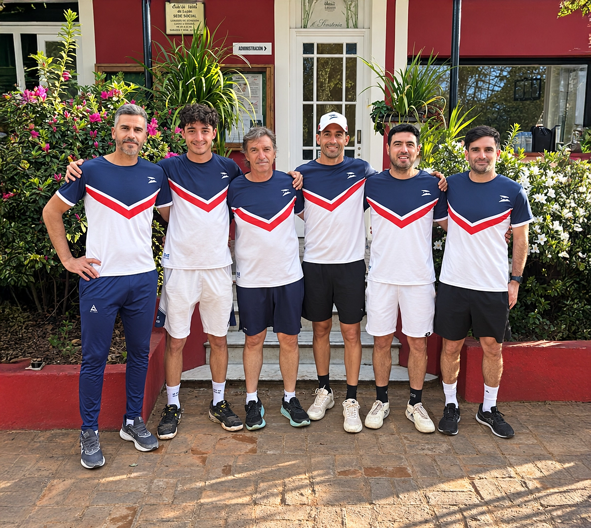 Equipo de tenis de L'Aviron que ascendió a primera división