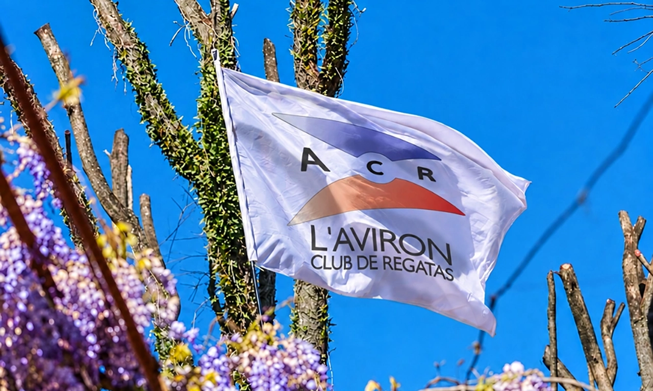 bandera del club de remo L'Aviron